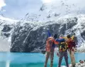 Vista panor�mica de la Cordillera Blanca con la Laguna 69 en primer plano.