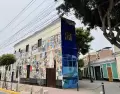 Murales coloridos adornan las calles bohemias de Barranco, Lima.