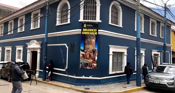 Fachada del Museo Municipal Carlos Dreyer, un referente cultural en Puno.