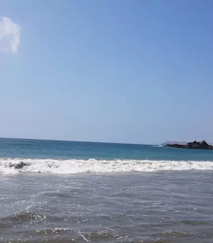 Playa El Tamborero, un rinc�n agreste y escondido en la costa de �ncash ideal para viajeros aventureros.