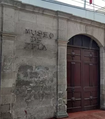Fachada colonial de la Casa Zela, monumento hist�rico en Tacna.
