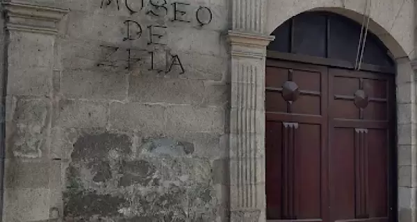 Fachada colonial de la Casa Zela, monumento hist�rico en Tacna.