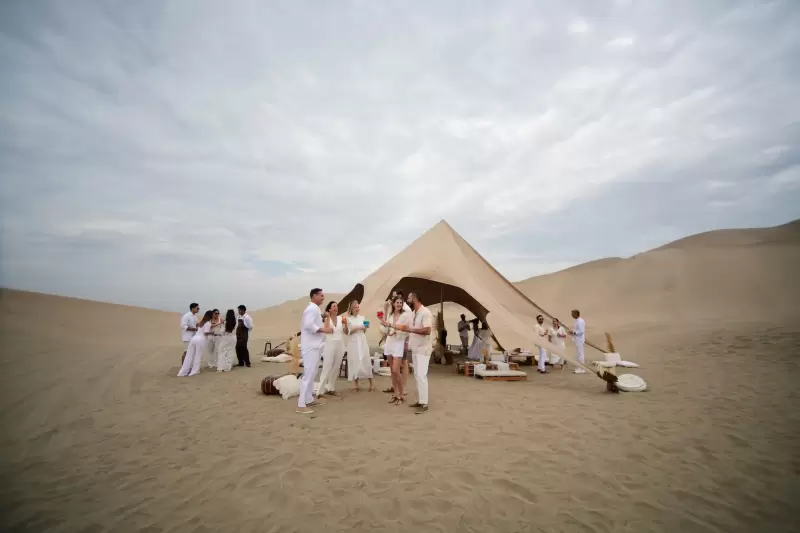 Celebración exclusiva en medio del desierto de Ica, combinando lujo, privacidad y naturaleza.