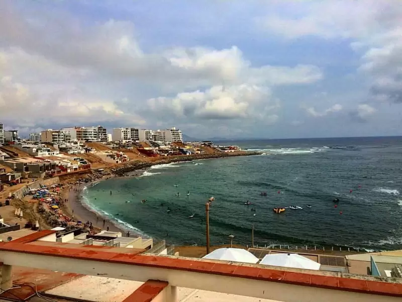 Oleaje perfecto en Playa Caballero, ideal para surfistas expertos en Punta Hermosa