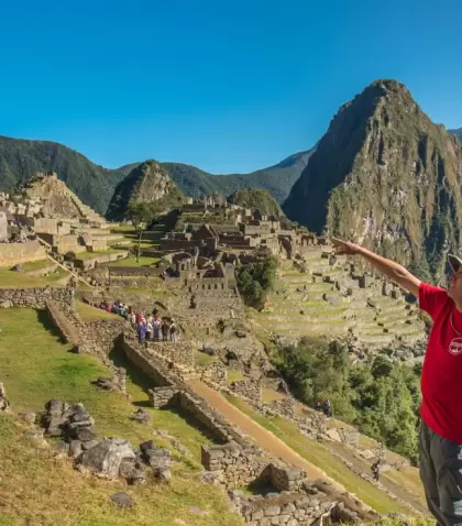 Turistas disfrutando de Machu Picchu