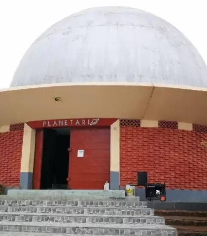 Fachada exterior del planetario en la cima del Morro Solar, Chorrillos. Fue construido en 1960 y alberga un observatorio y museo astron�mico oficial.
