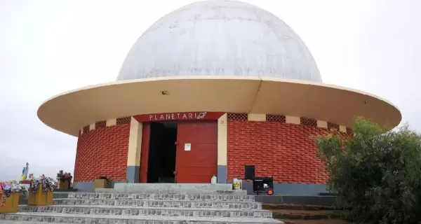 Fachada exterior del planetario en la cima del Morro Solar, Chorrillos. Fue construido en 1960 y alberga un observatorio y museo astron�mico oficial.