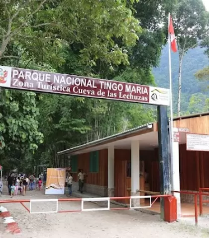Entrada al Parque Nacional Tingo Mar�a, punto de acceso a la Cueva de las Lechuzas y La Bella Durmiente