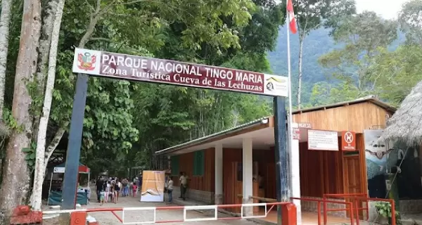 Entrada al Parque Nacional Tingo Mar�a, punto de acceso a la Cueva de las Lechuzas y La Bella Durmiente