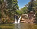 Piscina natural al pie de la cascada, ideal para un ba�o refrescante despu�s del trekking