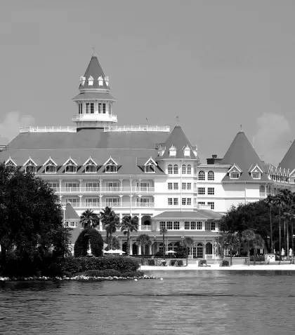 Conoc� las diferencias entre los hoteles econ�micos, moderados y deluxe en Disney y eleg� el ideal seg�n tu viaje.