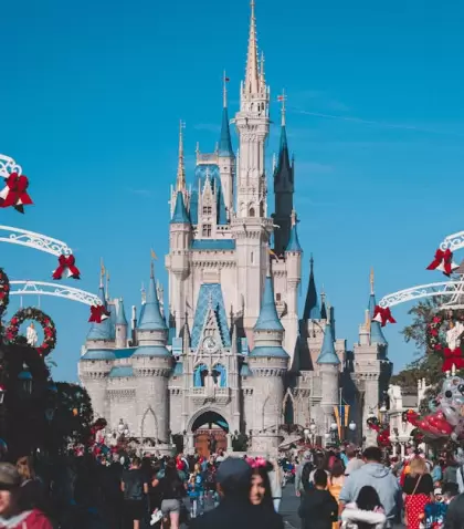 Disney tambi�n ofrece experiencias exclusivas para adultos: gastronom�a, vida nocturna, tours y relax m�s all� de los parques.