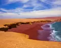 Playa Roja, uno de los paisajes m�s emblem�ticos dentro de la Reserva Nacional de Paracas.