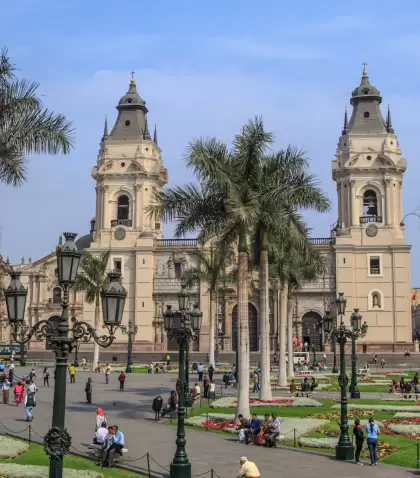 La Plaza de Armas de Lima es el punto fundacional de la ciudad y uno de los espacios hist�ricos m�s emblem�ticos del Per�.