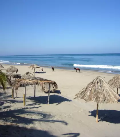 Las playas del norte peruano ofrecen sol permanente y aguas c�lidas durante todo el a�o.