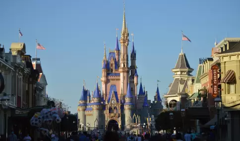 Viajar a Disney desde Per� es una experiencia inolvidable que se disfruta m�s con una buena planificaci�n previa.