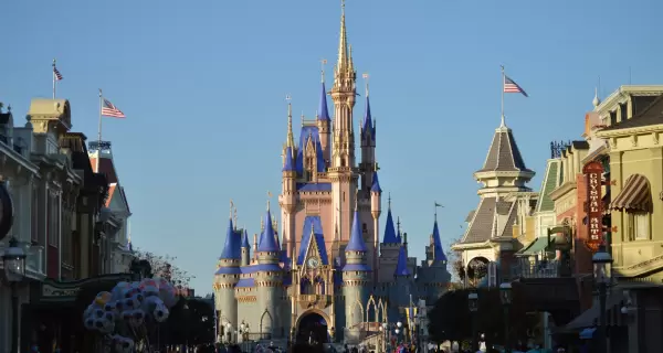 Viajar a Disney desde Per� es una experiencia inolvidable que se disfruta m�s con una buena planificaci�n previa.