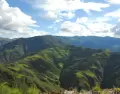 En verano, la Selva Alta peruana despliega cataratas activas y una naturaleza exuberante ideal para la aventura.