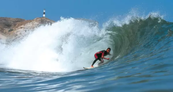 El verano ofrece condiciones ideales para surfear en distintas playas del Per�, tanto en el norte como cerca de Lima.