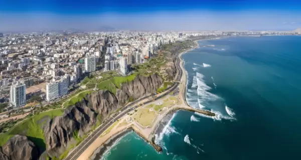 El litoral peruano ofrece playas diversas, deportes acu�ticos y buen clima para disfrutar el verano al aire libre.
