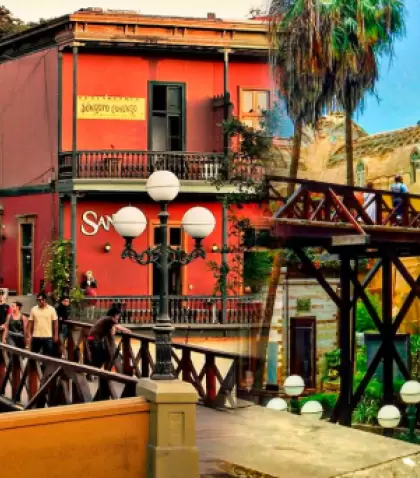 El Puente de los Suspiros es uno de los paseos m�s emblem�ticos y bohemios de Lima, ideal para el verano.