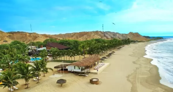 La Costa Norte ofrece playas amplias y tranquilas ideales para viajar en familia durante febrero.