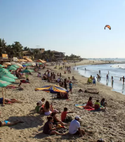 M�ncora mantiene su lugar como balneario favorito del norte por su clima, surf y estilo de vida de playa.