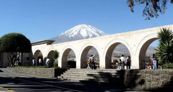 Arequipa combina historia, arquitectura de sillar y paisaje volc�nico, ideal para una primera visita al sur del Per�.