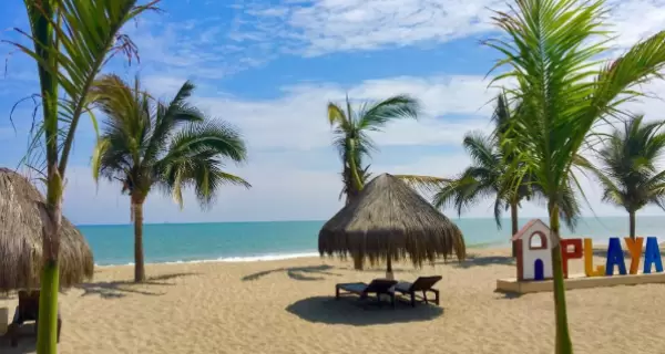 Zorritos combina playas c�lidas y aguas termales naturales en uno de los destinos m�s tranquilos del norte.