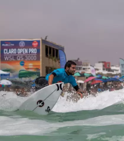 Punta Hermosa es una de las playas m�s populares de Lima, conocida por su surf y su ambiente costero activo.