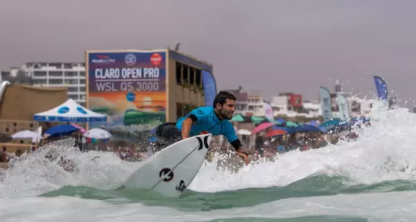 Punta Hermosa es una de las playas m�s populares de Lima, conocida por su surf y su ambiente costero activo.