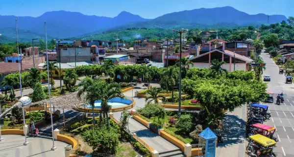 Vista panor�mica de Tarapoto, donde el verde intenso de la Selva Alta abraza la ciudad y anticipa los sabores amaz�nicos que la definen.