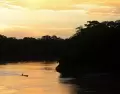 Vista del r�o en Tambopata, uno de los principales accesos naturales a la Reserva Nacional Tambopata y eje del turismo en la Amazon�a peruana.