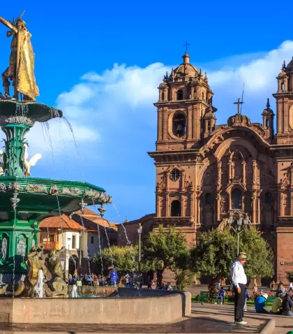 Vista de la Plaza de Armas de Cusco, punto central del Centro Hist�rico y epicentro de la vida cultural y tur�stica de la ciudad.
