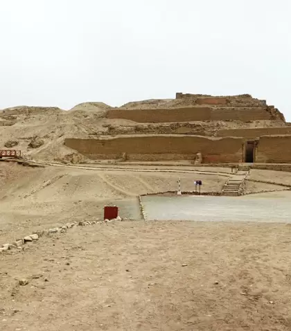 Templo del Sol en el Santuario de Pachac�mac, entre su caracter�stico paisaje des�rtico