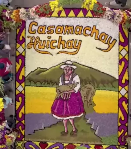 Las caracter�sticas alfombras florales en la Semana Santa de Tarma, Per�