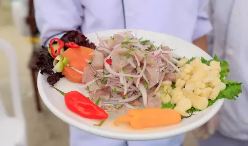 Plato de ceviche, una de las preparaciones m�s emblem�ticas de la cocina peruana, muy presente en durante Semana Santa.