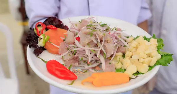 Plato de ceviche, una de las preparaciones m�s emblem�ticas de la cocina peruana, muy presente en durante Semana Santa.