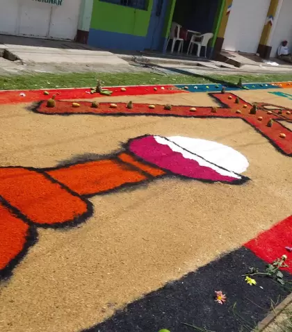 Alfombras de colores en Semana Santa.