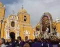 Procesi�n de Semana Santa recorriendo el centro hist�rico de Trujillo