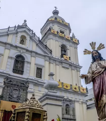 Procesi�n religiosa durante la Semana Santa en Lima, Per�.