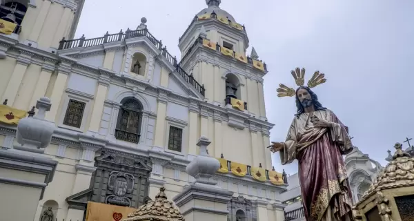 Procesi�n religiosa durante la Semana Santa en Lima, Per�.