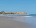 Vista panor�mica de la Costa Norte peruana, con arena amplia y mar c�lido.