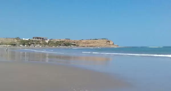 Vista panor�mica de la Costa Norte peruana, con arena amplia y mar c�lido.