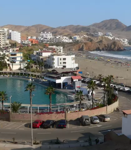 Vista panor�mica de la playa Santa Mar�a del Mar en el sur lime�o.