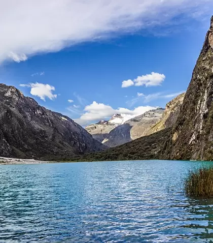 Entre monta�as nevadas y lagunas turquesa, Llanganuco en abril ofrece paisajes verdes y tranquilidad antes de la temporada alta.