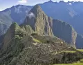 La hora lo cambia todo: luz, gente y ritmo en Machu Picchu.