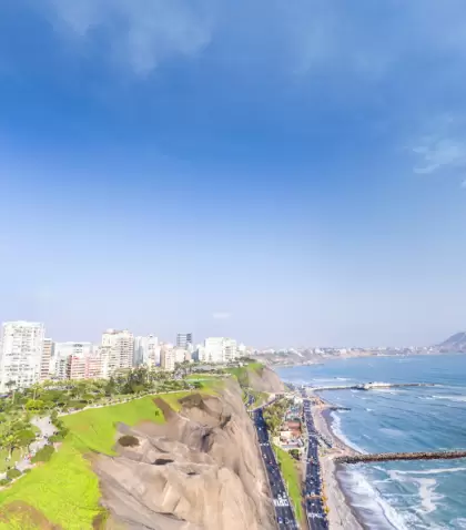 Malec�n de Miraflores con vista al mar