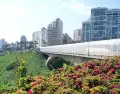 Vista de Miraflores con edificios, parques y cercan�a al mar.