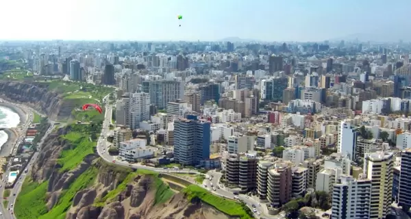 Ciudad o monta�a: Lima relaja, Cusco impacta. Elegir bien cambia todo el viaje.